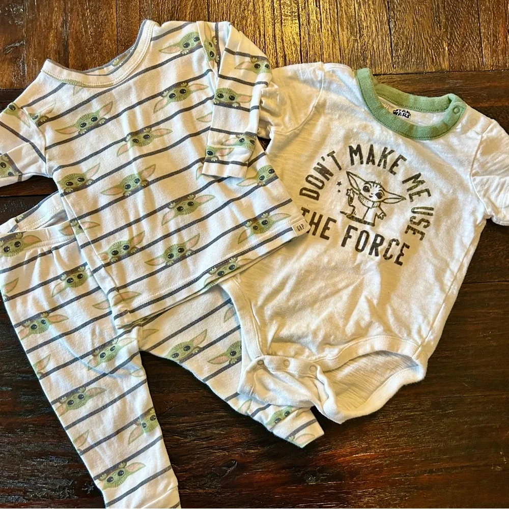 Baby GAP Star Wars Baby Green Graphic One-Piece & Pajama Set